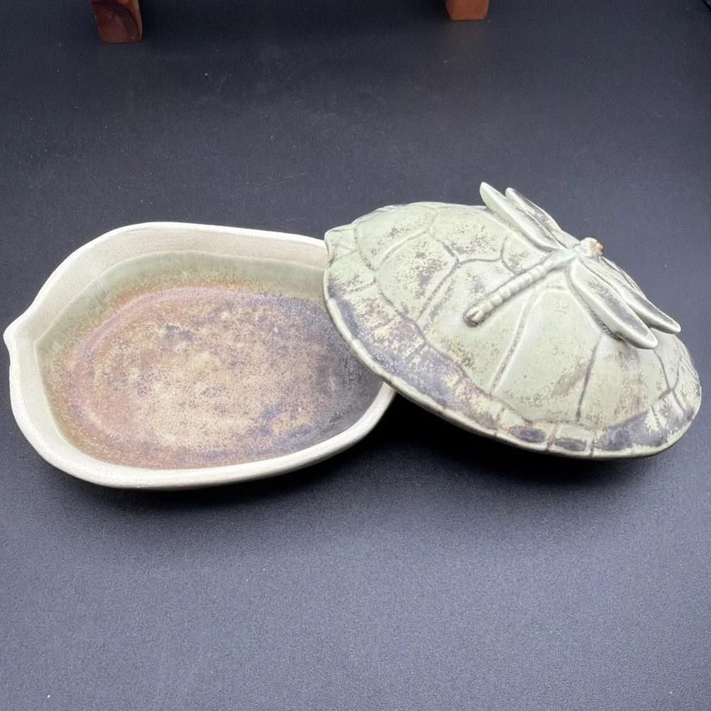 Studio Art Pottery Ceramic Turtle Shell Trinket Box With Butterfly Signed C Lee